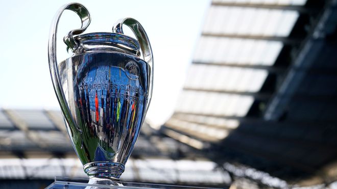 借出色的三 借出色的三